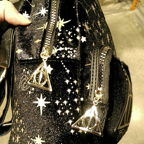Harry Potter Velvet Deathly Hallows Backbag - Picture 3 of 8